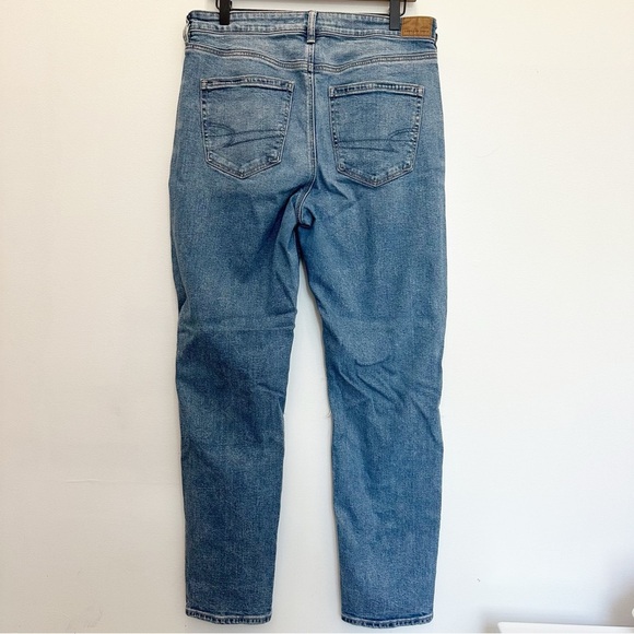 American Eagle Strigid Ripped Mom Jean Size 12 Long Medium Wash Distressed - Picture 3 of 9